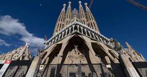 La Nación / La Sagrada Familia de Barcelona alcanza la cima con su final todavía en el aire