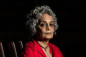 La escritora india Arundhati Roy se retira de la Berlinale por comentarios sobre Gaza