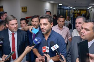 Alliana gobierna en la crisis mientras Peña mira desde afuera