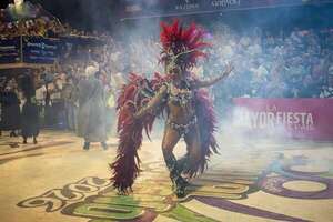 Cierre del Carnaval Encarnaceno 2026 con lleno total del sambódromo  - Espectáculos - ABC Color