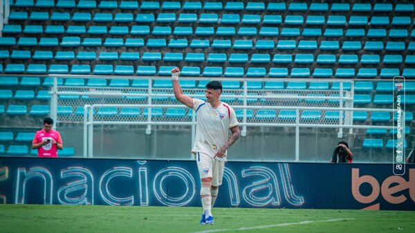 Adam Bareiro convierte y lanza un guiño a Boca Juniors