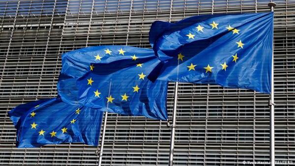 Parlamento Europeo adopta definitivamente dos textos clave para endurecer la política migratoria