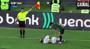 ¿Era para roja? La jugada que generó el reclamo de los olimpistas