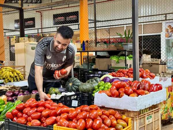 Locatarios garantizan oferta constante de tomate paraguayo - ABC Rural - ABC Color