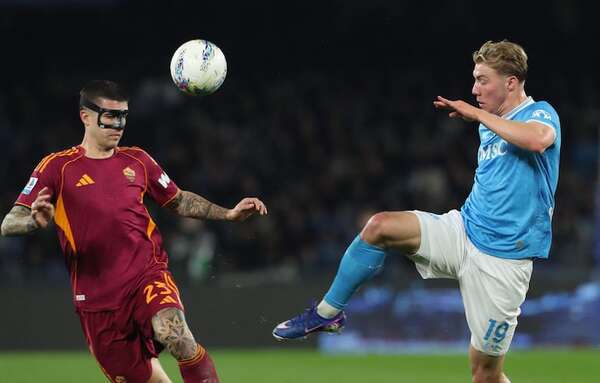 El Napoli remonta y salva un empate en casa ante la Roma - Fútbol Internacional - ABC Color