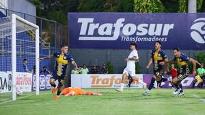 Trinidense tumba al Guma y trepa en el Apertura