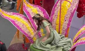 [VIDEO] La Miss Universo se desmaya en plena carroza