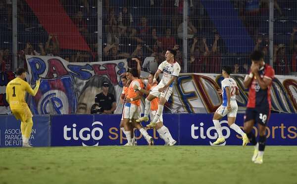 El Ciclón sucumbe ante la Academia: Cerro Porteño cayó ante Nacional 2-0 - Fútbol - ABC Color