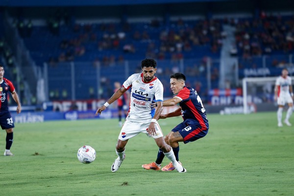 Nacional triunfa ante Cerro y recupera la punta del Apertura - trece