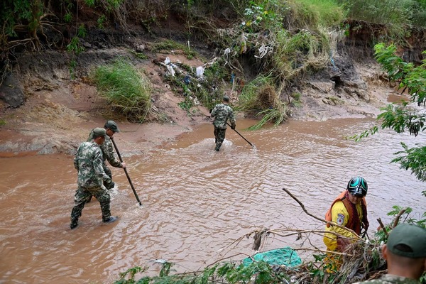 Militares se suman a la búsqueda de Tobías, el niño arrastrado por el raudal - ADN Digital