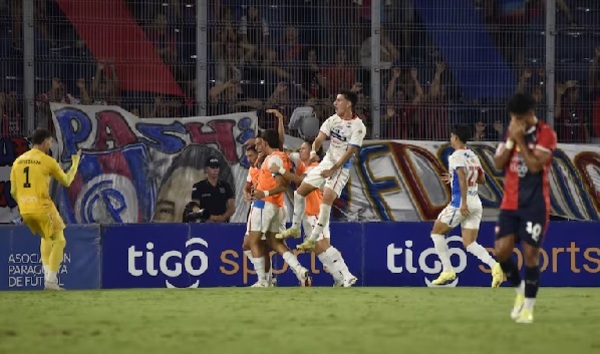 La Academia silencia La Nueva Olla con un sólido 2-0