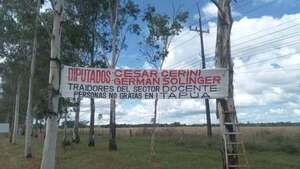 “Diputados traidores”: Docentes escrachan a quienes votaron por la reforma de jubilación