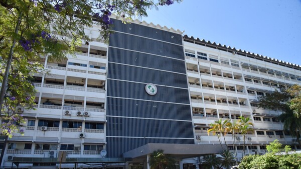 Alertan sobre renuncia masiva de médicos del IPS