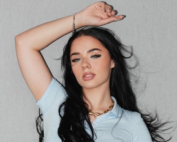 Popular / (VIDEO) ¡Se mudó de país en busca de ser artista caté!