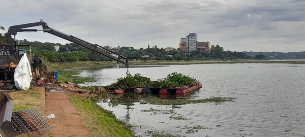 Yacyretá intensifica limpieza del arroyo Poti´y con maquinaria anfibia y cooperación binacional
