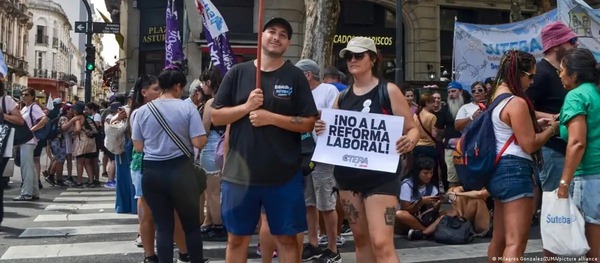 Gobierno argentino hará cambios en reforma laboral - ADN Digital