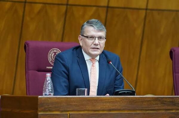 Óscar Stark, titular de Copaco, permanece en terapia intensiva tras accidente en motocicleta