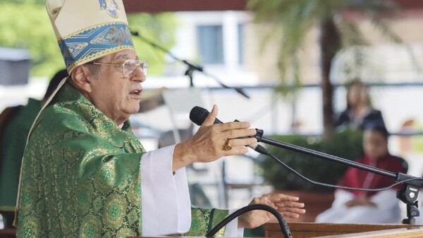 Hay que hacer "ayuno de teclado" y de chismes, dicen sacerdotes