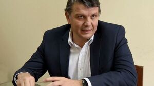 Esperan parte médico de Óscar Stark tras accidente en motocicleta