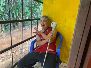 Vive en el olvido: Dramático pedido de ayuda para un hombre con Parkinson en Encarnación