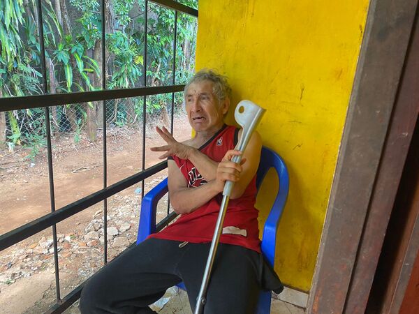 Vive en el olvido: Dramático pedido de ayuda para un hombre con Parkinson en Encarnación