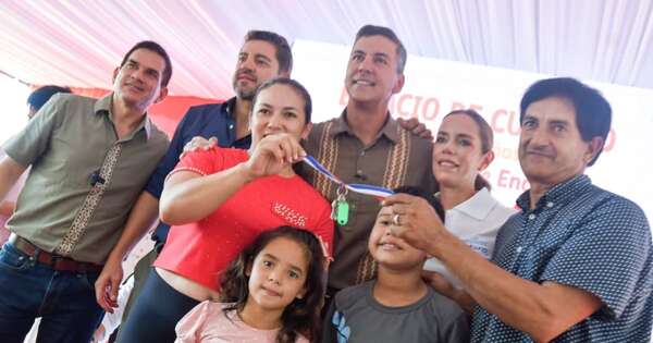 La Nación / Itapúa: 268 familias recibieron la llave de la casa propia