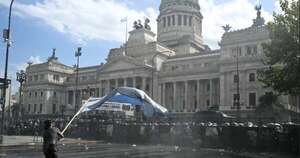 La Nación / Argentina: convocan a paro contra las reformas de Milei