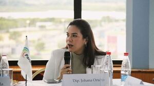 Estigarribia apoya precandidatura de Johanna en Asunción