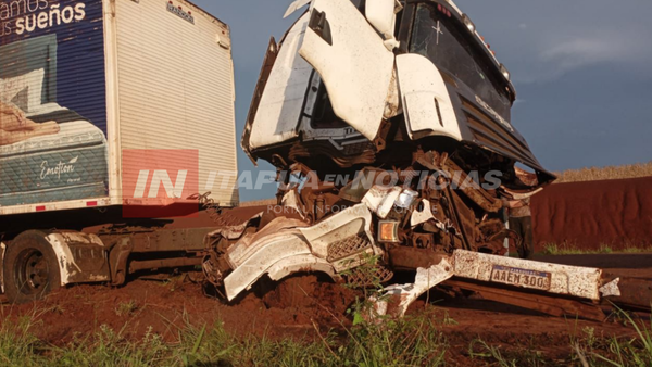 CAMIÓN DESPISTÓ EN LA RUTA PY 07 BAJO LLUVIA EN CARLOS ANTONIO LÓPEZ