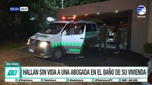 Investigan extraña muerte de abogada hallada en su baño