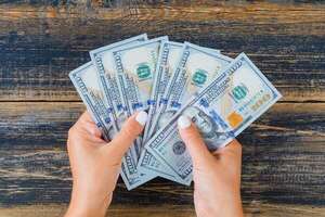 Baja del dólar se acentúa y cotización ya cerró por debajo de G. 6.500 ayer - Economía - ABC Color