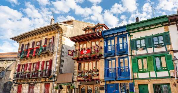 Hondarribia: el pueblo pesquero que parece un decorado de cine en la frontera con Francia - Viajes - ABC Color