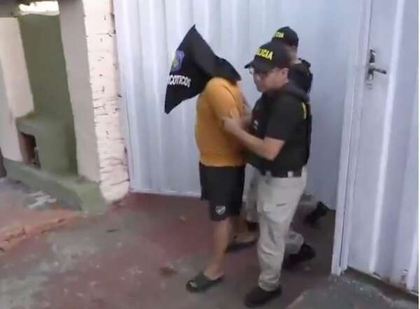 Detienen a exfutbolista de Cerro Porteño por supuesto tráfico internacional de cocaína