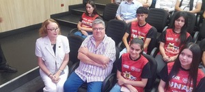 “El esfuerzo tiene su recompensa”: Programa de Becas de la UNAE suma Formación Laboral e Investigación