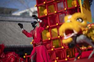 Video: robots humanoides sorprenden en la celebración del Año Nuevo chino - Mundo - ABC Color