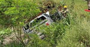 La Nación / Camioneta con chapa paraguaya volcó en Brasil: hay un fallecido y una mujer herida