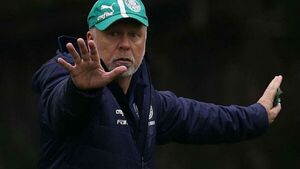 Mano Menezes debutará con Perú en marzo