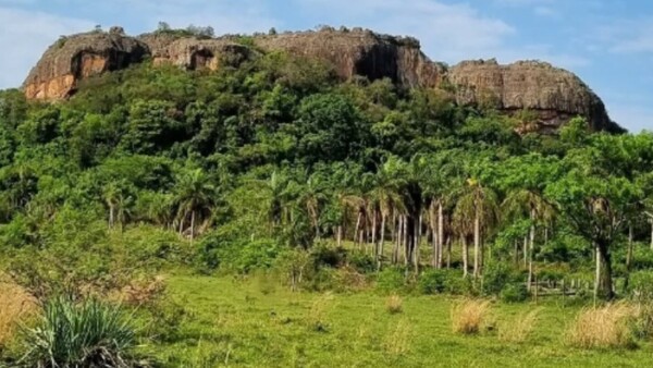 Niña cayó del Cerro Pa’ũ de Paraguarí unos 80 metros de altura