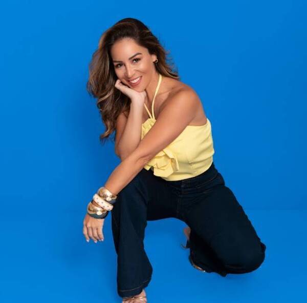 Tropicalia 93.9 - María E Arrebata: “La buena onda es la ley del programa”