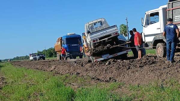 Alto Paraguay: empresa adjudicada por el MOPC subcontrata a otra firma vial para reparar caminos - Noticias del Chaco - ABC Color