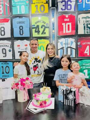 Derlis González celebra la vida de su esposa Karimi: “Te amamos” - Gente - ABC Color