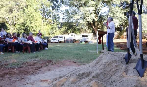 MEC construye cancha sintética en colegio capitalino, mientras otros se caen a pedazos - Nacionales - ABC Color