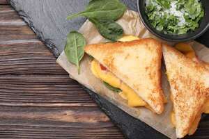 Menú para uno: queso grillado gourmet con pan y una copa de vino - Gastronomía - ABC Color