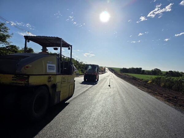 Obras de pavimentación y mantenimiento del cruce Itakyry con Puerto Indio superan 73% de avance