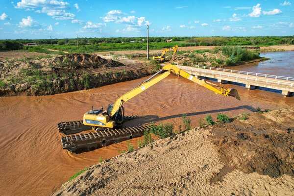 Pilcomayo en bajante, pero sostienen el ingreso de agua al Chaco con trabajos permanentes