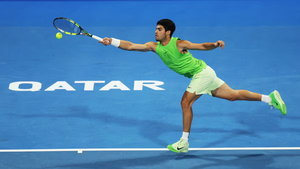 Alcaraz, 150 victorias en pista dura y pase a octavos