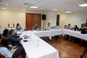 Ministro Víctor Ríos presentó informe de gestión 2025 ante periodistas judiciales