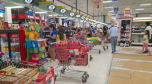 CONACOM multa a seis supermercados por no colaborar en investigación de concentración