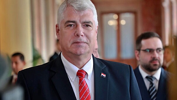 Defensa de Arnoldo Wiens pide a la Corte suspender su causa para evitar que se admita imputación