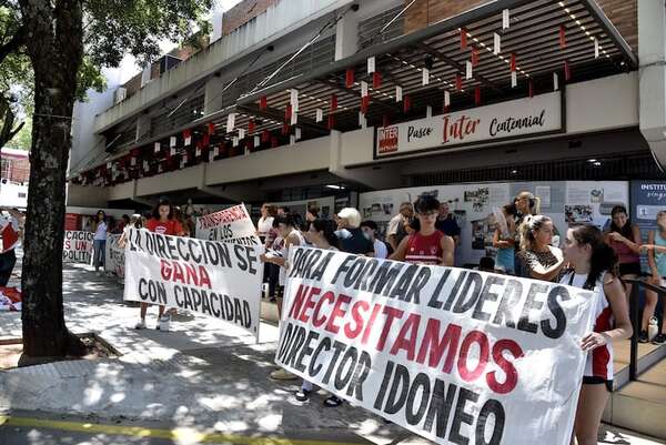 Denuncian que colegio privado incumple fallo judicial y no brinda informe sobre nuevo director - Nacionales - ABC Color